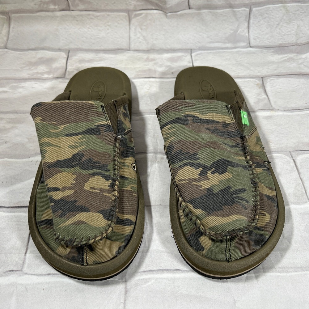 Mens Shoes SANUK  Slides Size 9 Green Camo Casual Comfort EUC